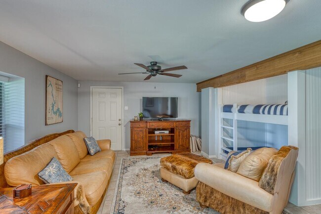 Building Photo - 303 Granite Shoals Ln