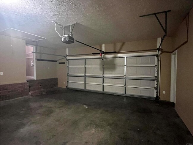 Building Photo - 1966 Chancellor Ridge Rd