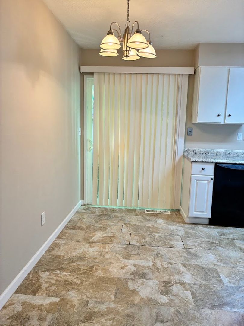 Building Photo - 4122-4130 SE Howe St