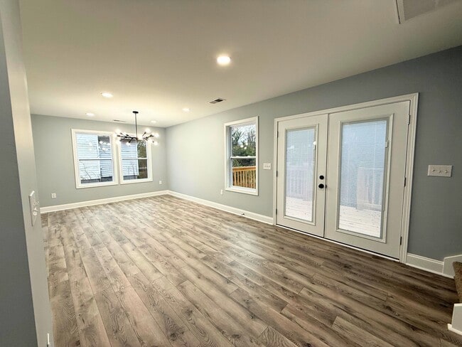 Building Photo - 28 11th St