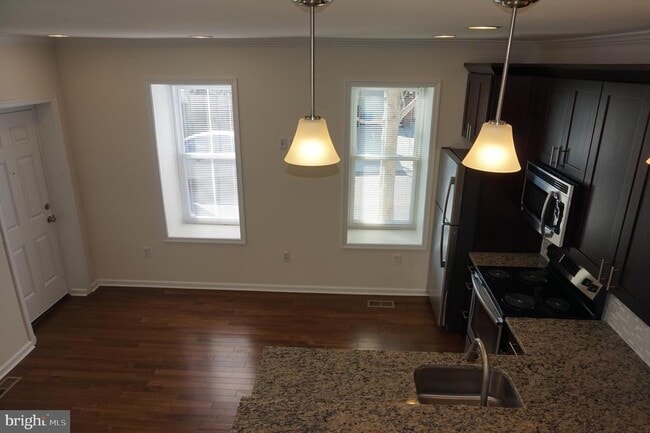 Building Photo - 132 Wendover St