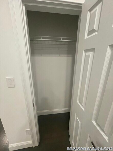 Building Photo - 31 Temple St