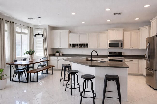 Building Photo - 14515 W Lisbon Ln