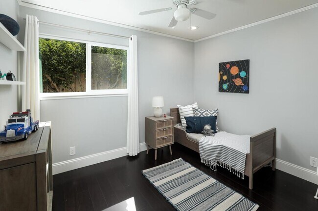 Building Photo - 381 McKendry Dr