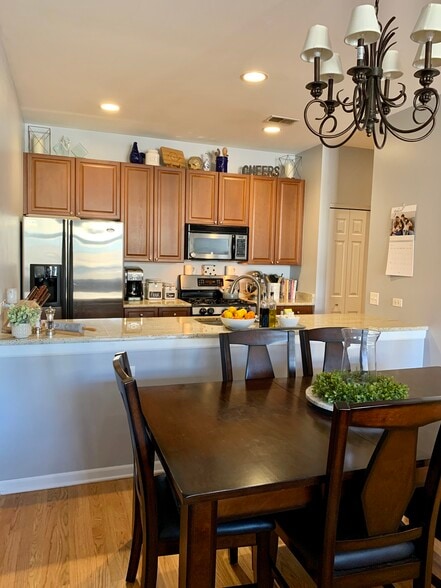 Kitchen - 2040 W Belmont Ave