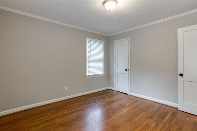 Building Photo - 1640 Belle Isle Cir NE