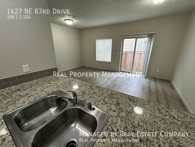 Building Photo - 1427 NE 83rd Dr