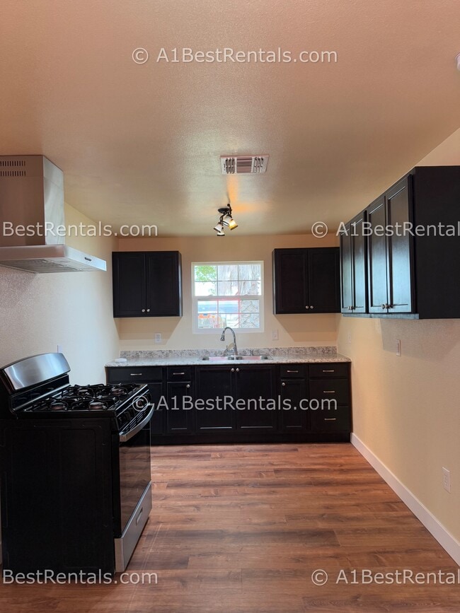 Building Photo - 3205 Sierra St