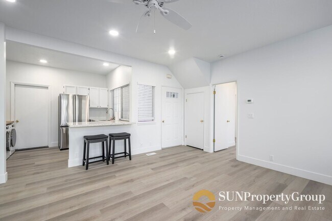 Building Photo - Newly Remodeled Condo In Taylorsville!