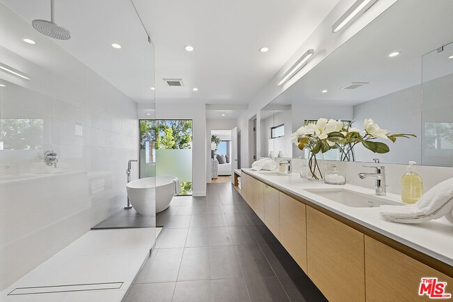 Building Photo - 6390 Quebec Dr