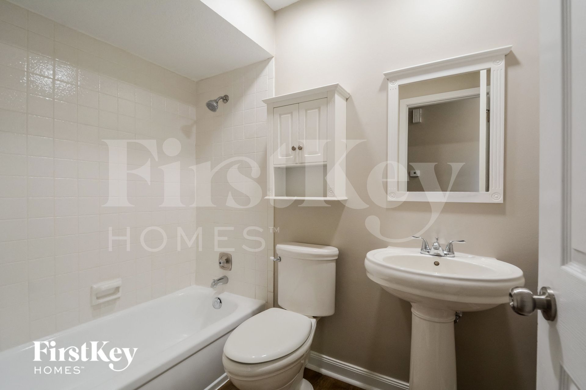 Building Photo - 1226 Treetop Village Dr