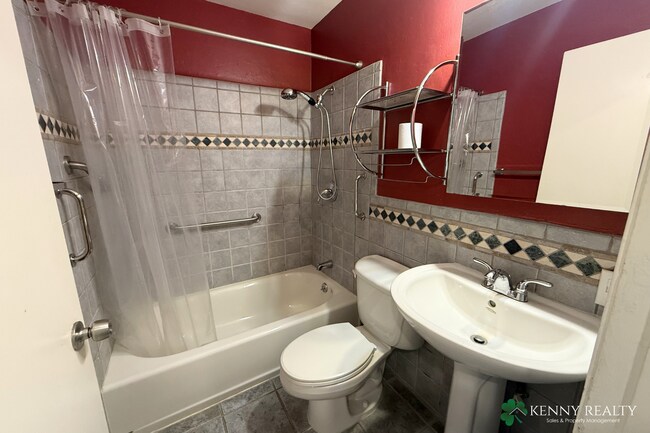 Building Photo - Spacious 1-Bedroom Lower-Level Apartment with Private Patio