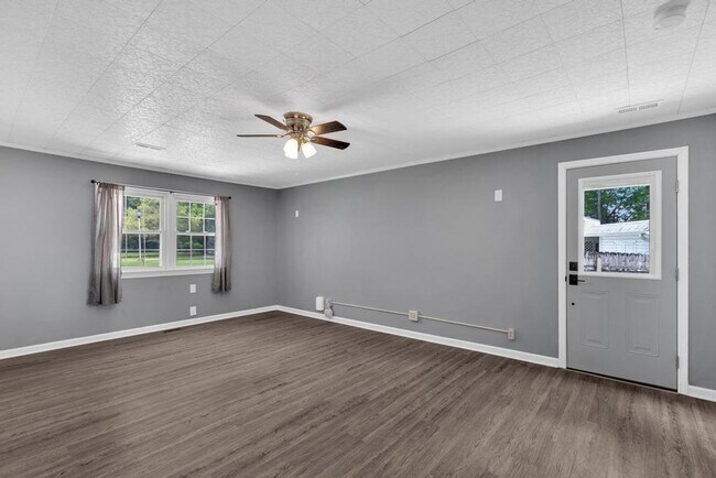Building Photo - Adorable Brick Ranch- Piney Green Area