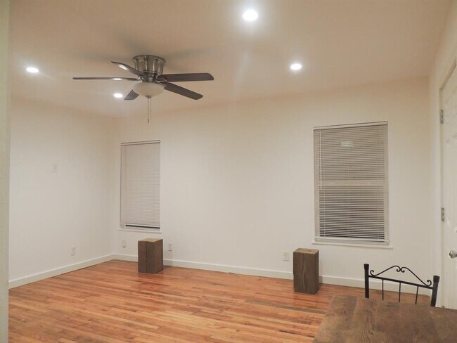 Building Photo - 1307 Deloney St