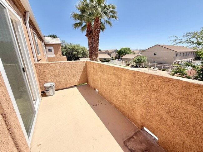Building Photo - Wonderful Remodeled La Paloma Home!