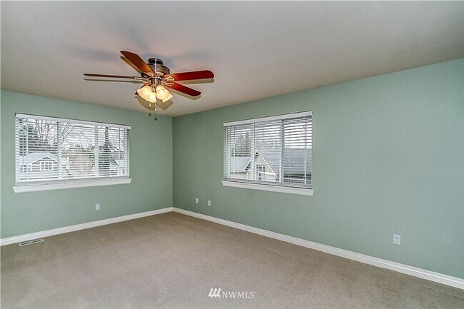 Building Photo - Sammamish Home