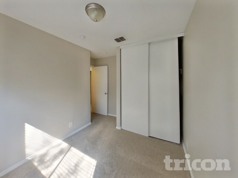 Building Photo - 6333 Village Club