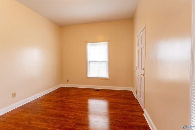 Building Photo - 718 Rison Ave NE