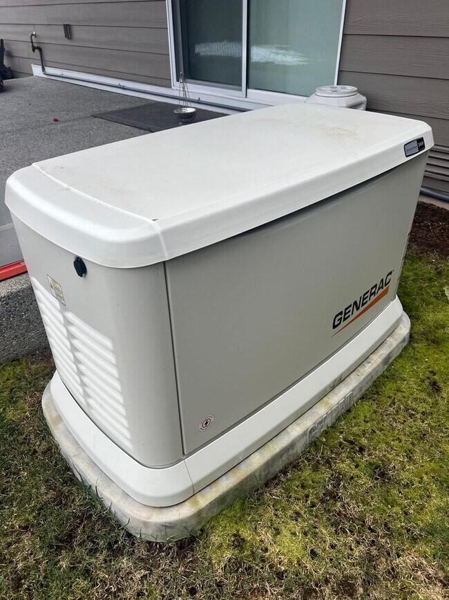 Building Photo - $500.00 Off First Month's Rent! McCormick Village Giant! Bed/Bath on Main, Fenced Yard, Generator...