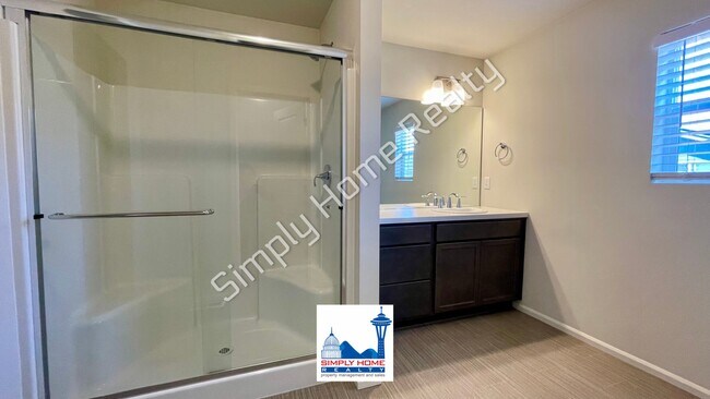 Building Photo - Spacious Tumwater home with a rare downstairs bedroom and a full bathroom!