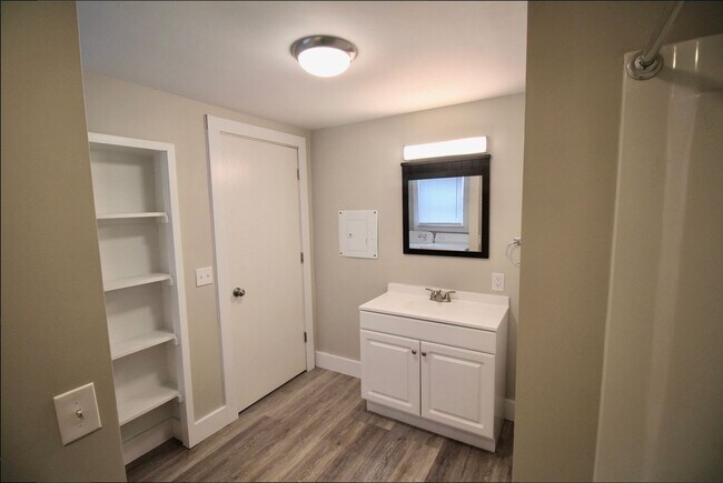 Building Photo - 2 Bed / 1 Bath Single-Family Home – N. Gaines Township