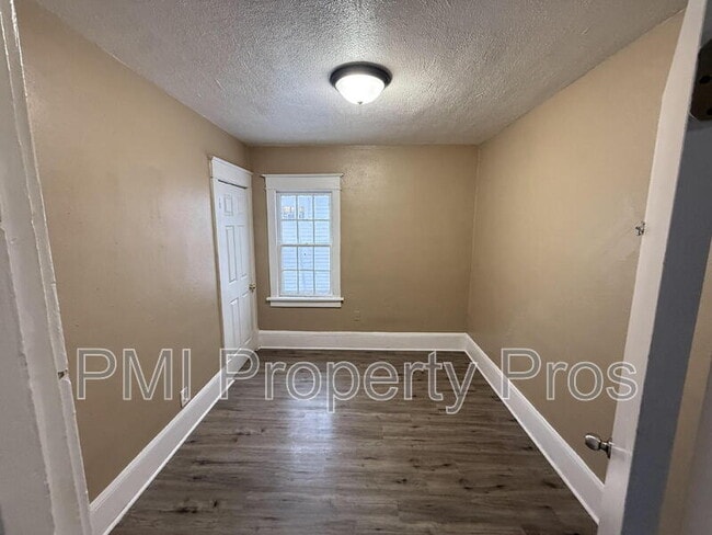 Building Photo - 6901 N 42nd St