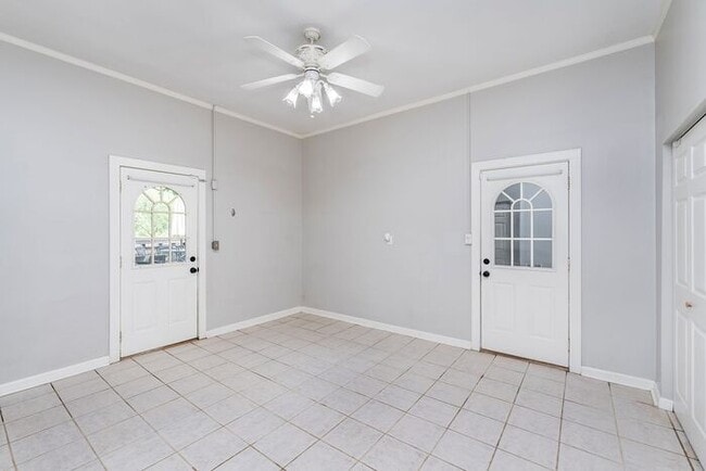 Building Photo - Fantastic 4 Bedroom Home In Great North Indy Location!