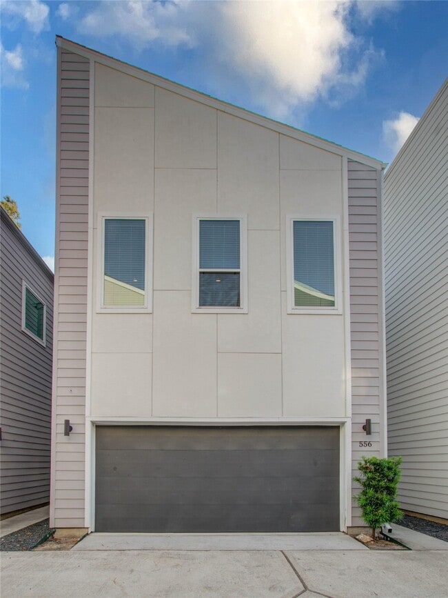 Building Photo - 556 Janisch Rd