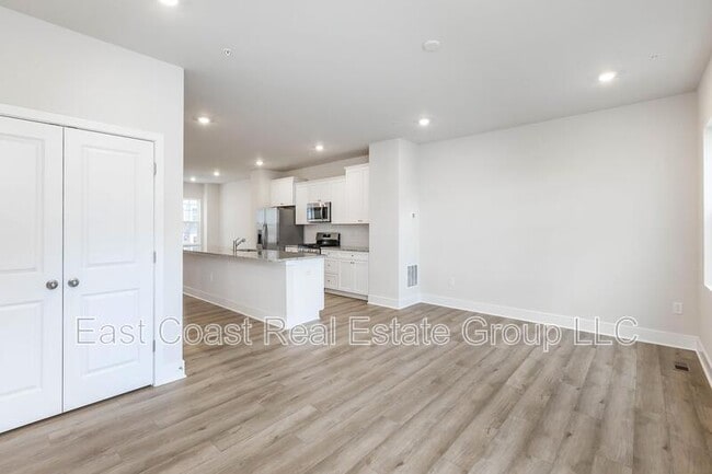 Building Photo - 2273 Marcy Dr