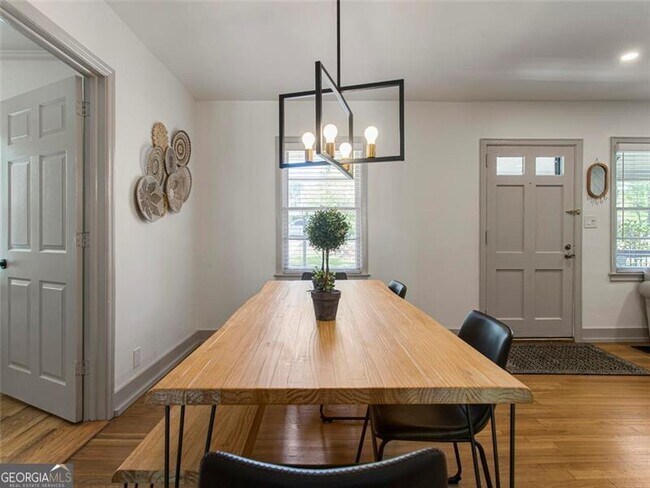 Building Photo - 1572 Berkeley Ln NE