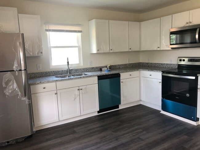 Building Photo - 126 Eden St NW