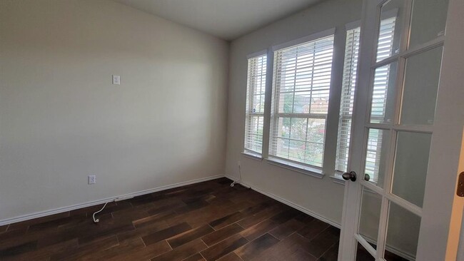 Building Photo - 128 Cypress Hills Rd