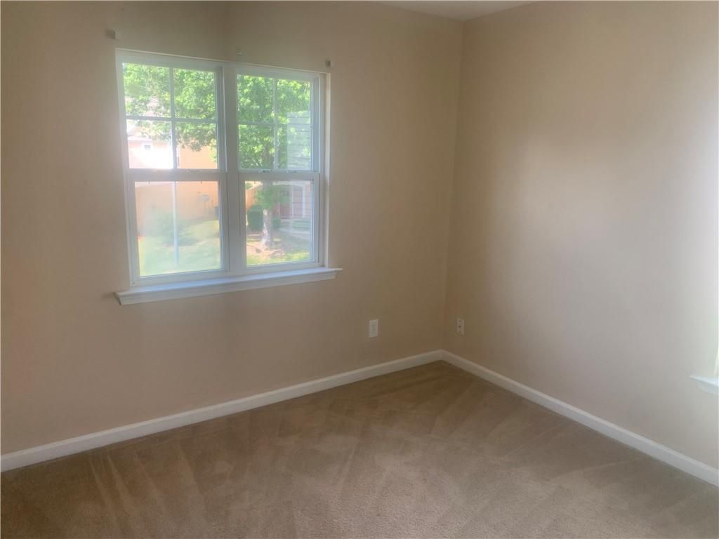 Building Photo - 121 Creekwood Tr