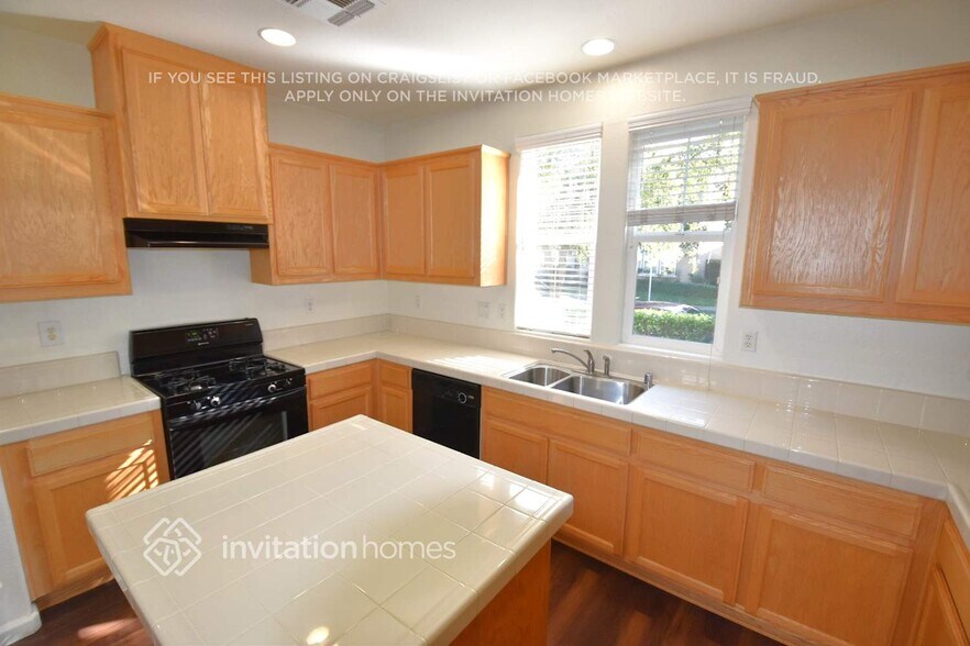 Building Photo - 260 Wapello Cir