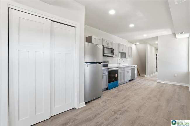 Building Photo - 1425 W Gordon St