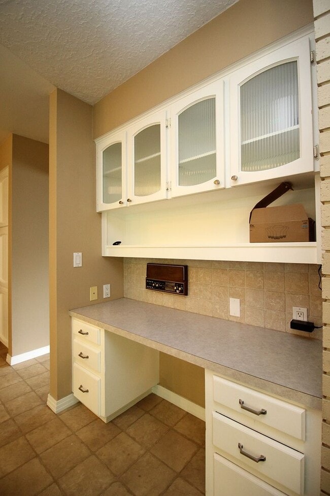 Building Photo - 2727 SE 58th Ave