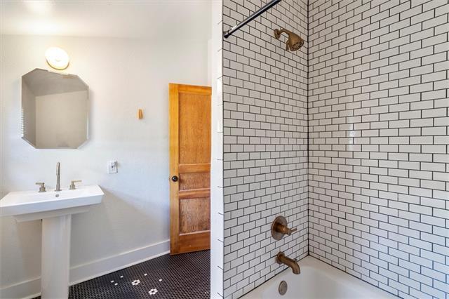 Building Photo - 2721 Philip St