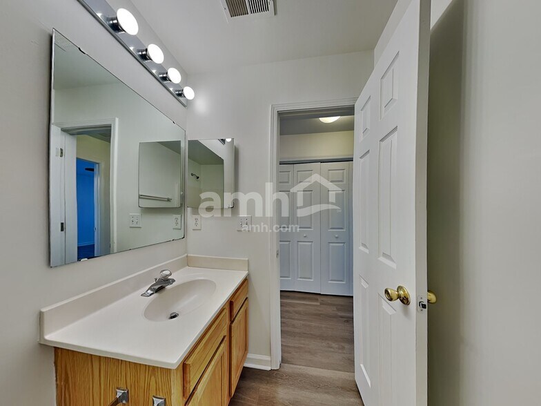 Building Photo - 154 Elrosa Rd