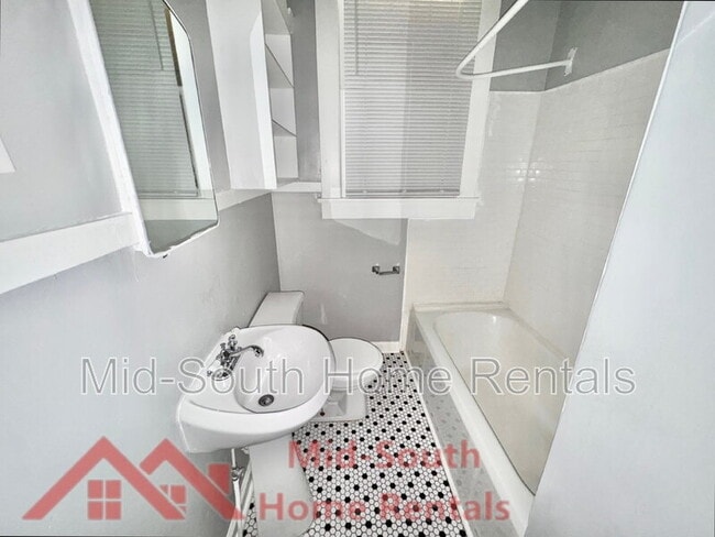 Building Photo - 666 Landis St