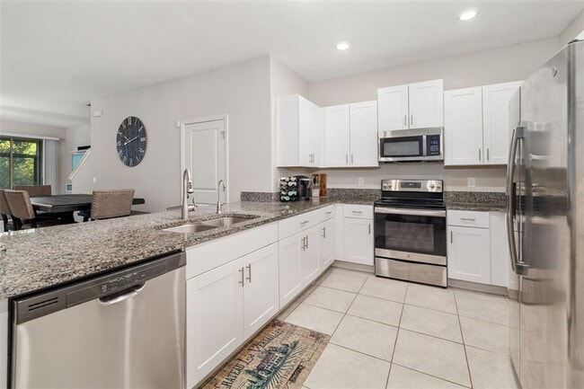 Building Photo - 621 Royal Empress Dr