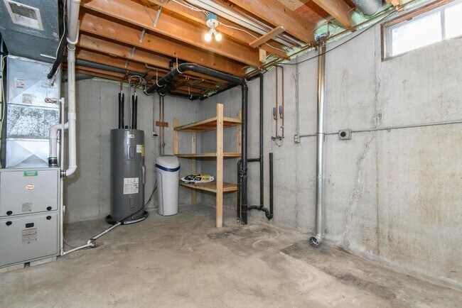 Building Photo - 208 Applewood Ln