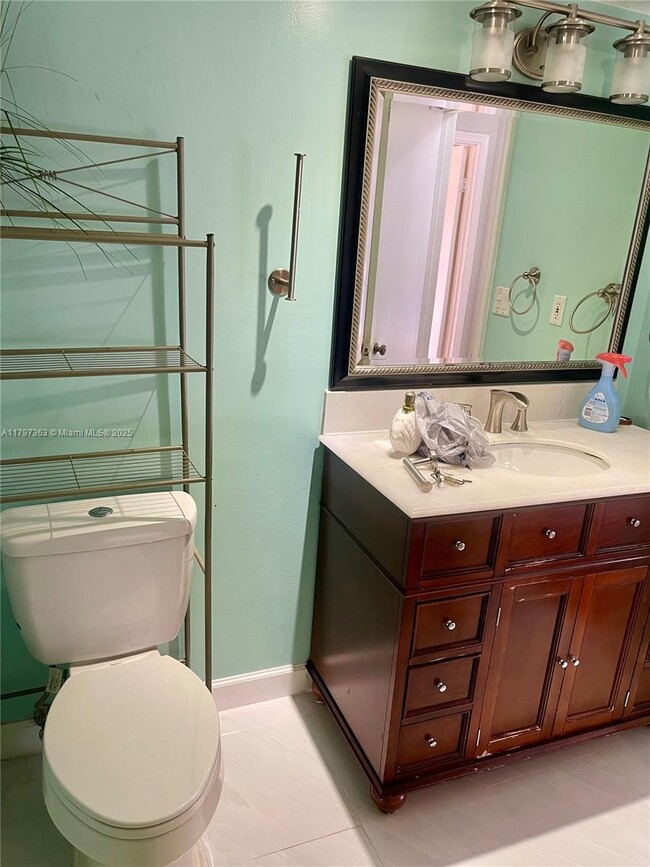 Building Photo - 6695 Racquet Club Dr
