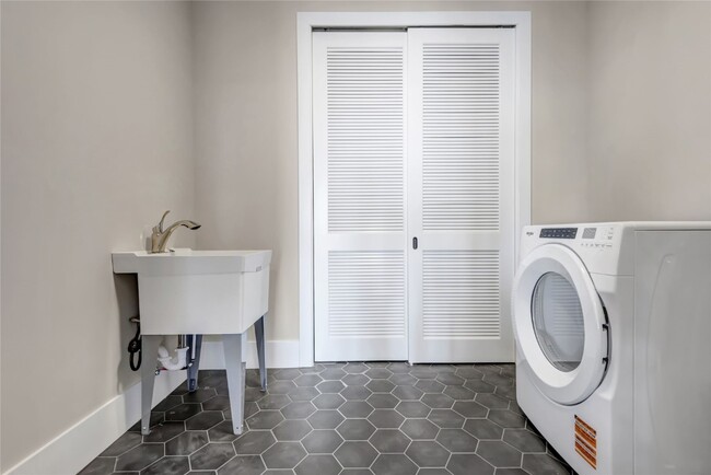 Building Photo - 16460 Wildhorse Lk Blvd