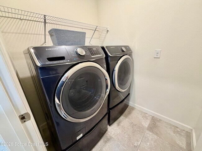 Building Photo - 388 Coyote Dr