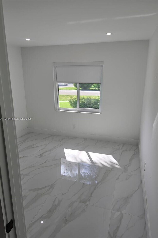 Building Photo - 9313 NW 24th Pl