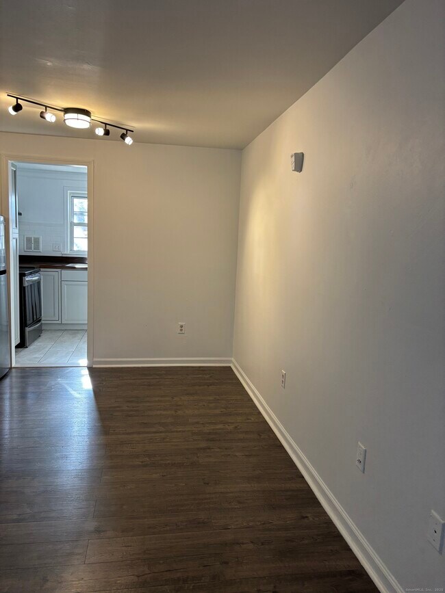 Building Photo - 49 Grandview Dr