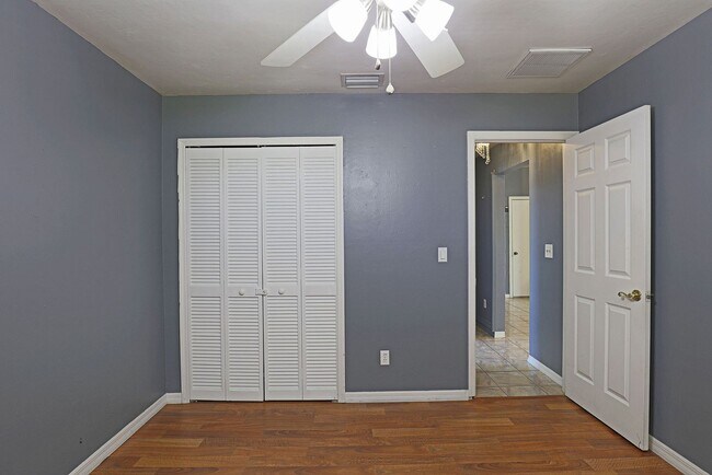 Building Photo - Duplex Cape Coral 3818