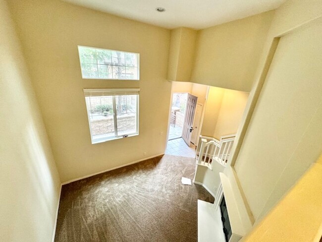 Building Photo - Three Story Condo for Rent Near Old Town T...