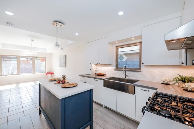 Building Photo - 503 Pine Sisken St