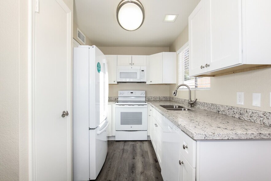 Building Photo - 909 E Marco Polo Rd